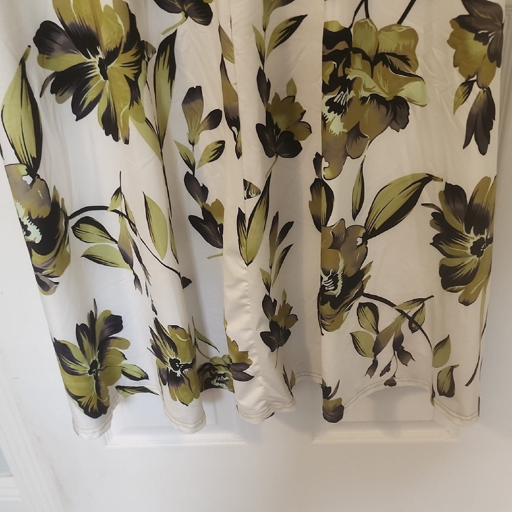 SHEIN Olive and White Floral Midi Dress - Picture 8 of 11